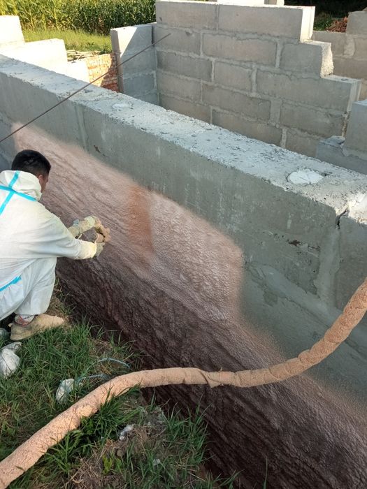 Утеплення ППУ піною пінополіуретаном дахів  ангарів складів