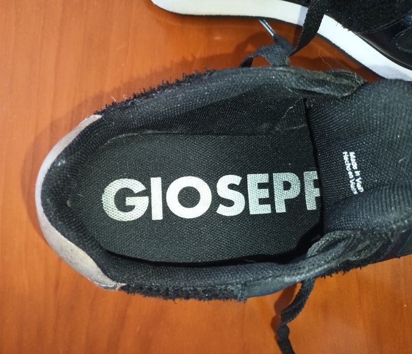 Par de ténis  - Gioseppe