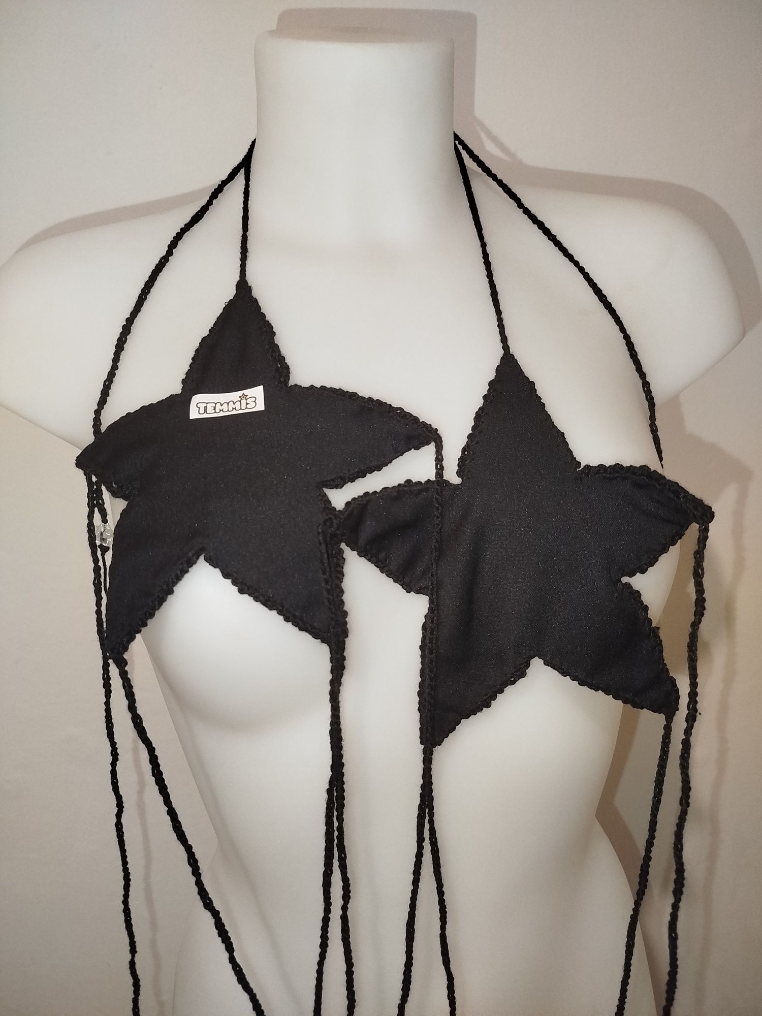 Top em formato estrela de crochet preto
