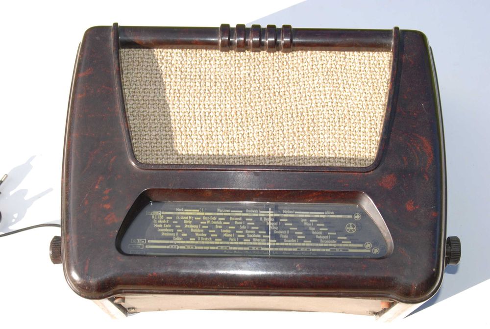 Stare Czechosłowackie Radio TESLA 401U bakelit unika kolekcjonerski