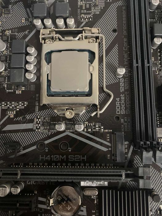Комплект i3-10100F + плата Gigabyte H410M S2H, отличное состояние
