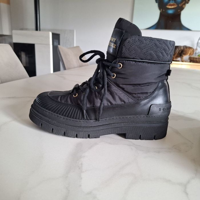 Жіночі черевики Tommy Hilfiger.