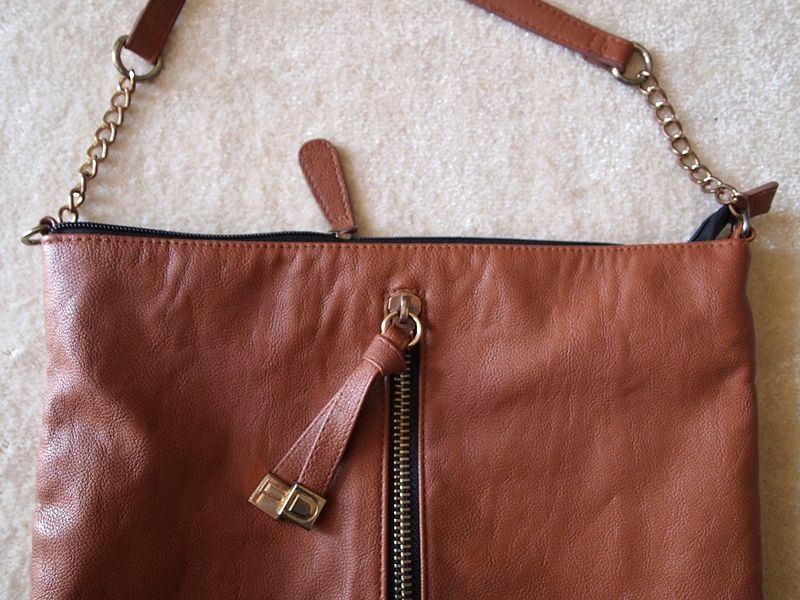 Brązowa torebka na łańcuszku Dorothy Perkins torba kopertówka wielk A5