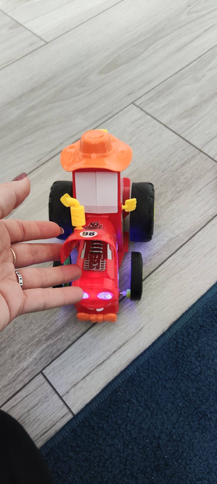Traktor ciągnik RC skaczący tańczący