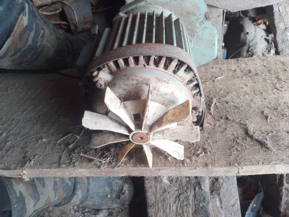 Електромотор на 220в.