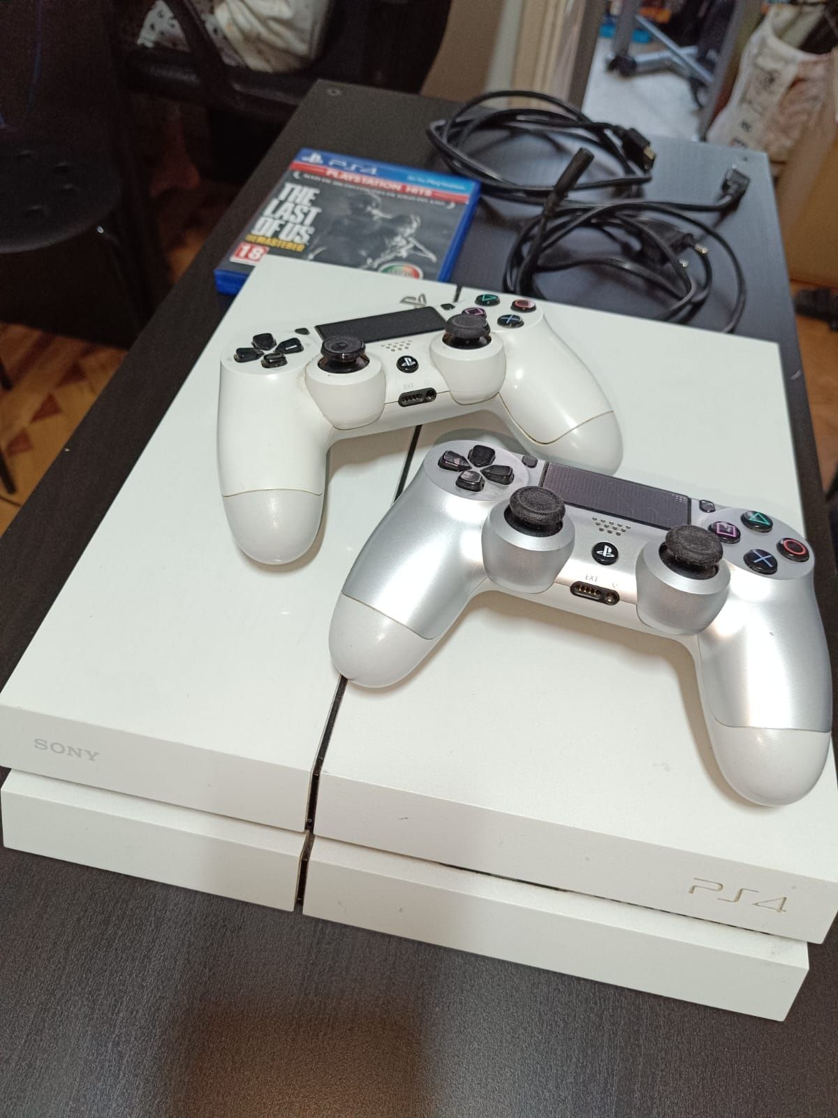 Vendo PS4 Silm branca 500gb usada em bom estado