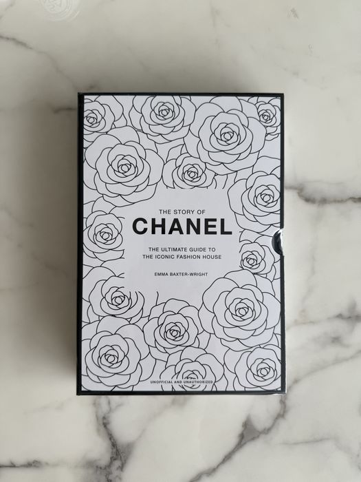 Book livros coffe table book designer The story of Chanel Karl