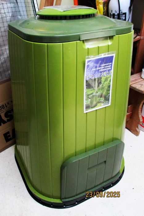 Compostor  para resíduos  sólidos de Jardim/quintal