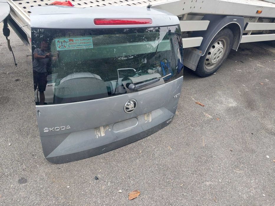 Szyba klapy tyl skoda yeti lift 2015r