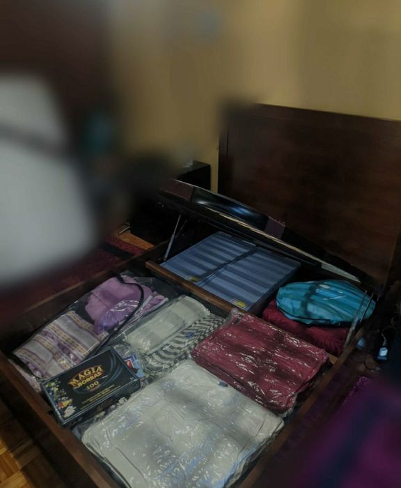 Cama de casal com estrado elevatório