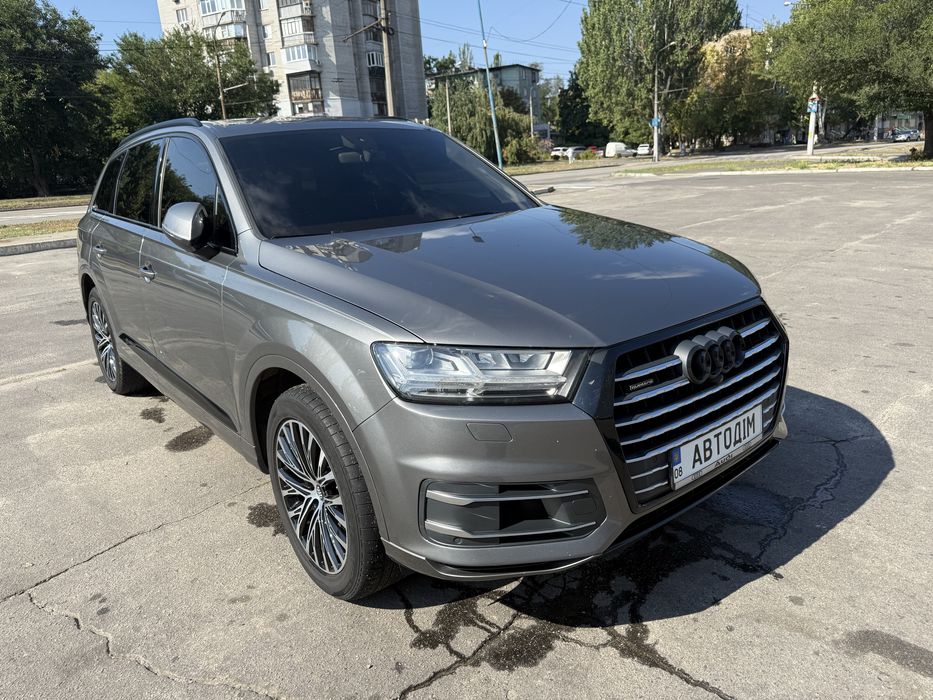 Ауди Q7 3 л бензи в хорошем состояние