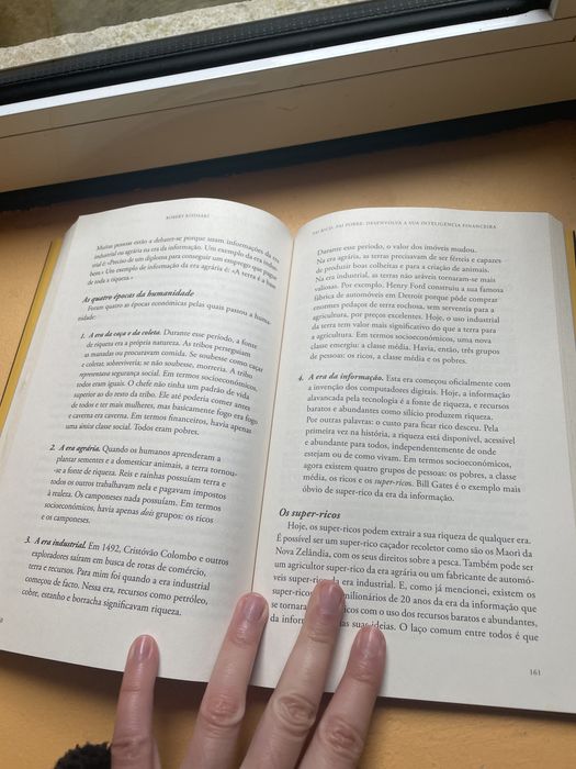 2 livros do robert kiyosaki pai rico pai pobre, IQ financeira - ler