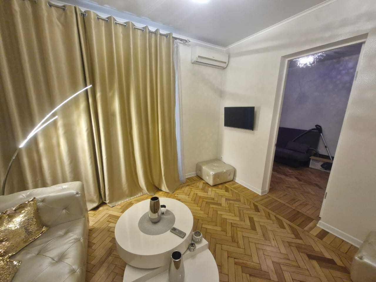 Центре Продам трехкомнатную сталинку на Пастера