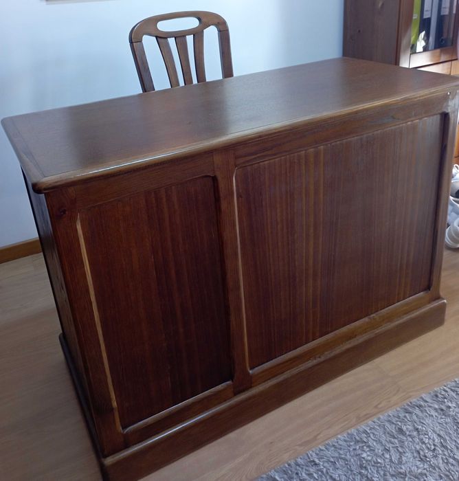 Secretaria e cadeira