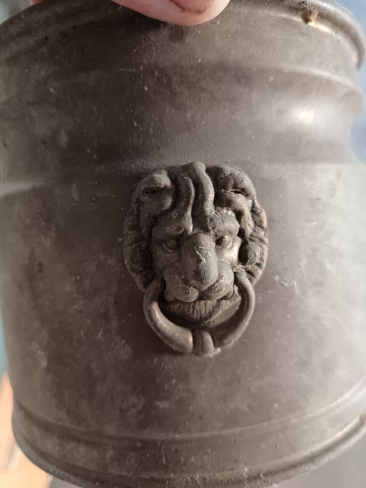 Peças em cobre e zinco