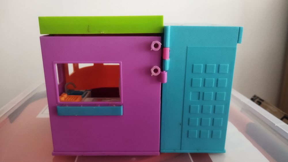 2002 fold out Polly pocket house