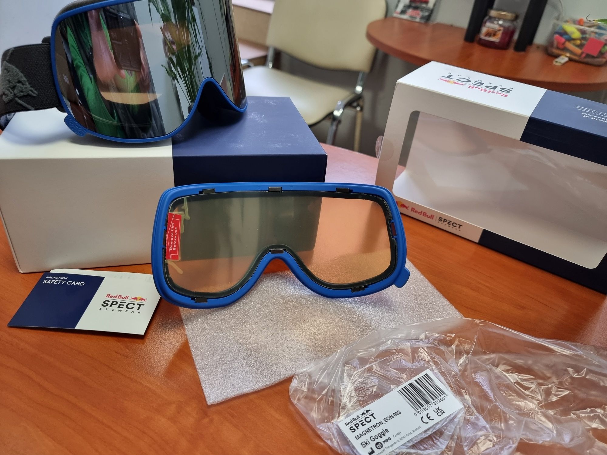 Nowe gogle Red Bull Spect Magnetron Eon 003 z 2 wymiennymi szybkami