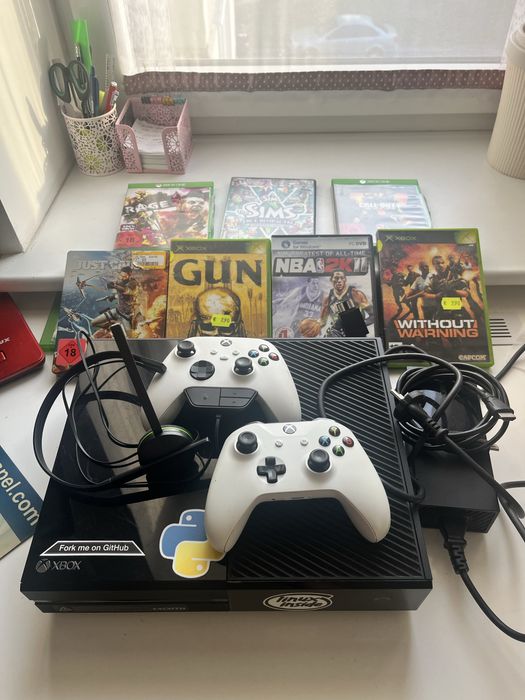 Продам КонсольXBox One