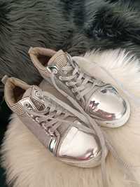 Jesienne buty srebrne zdobione cyrkonie
