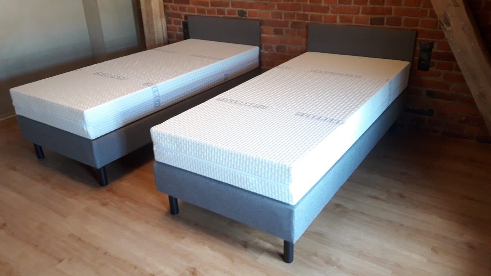 Łóżko hotelowe 90x200 metalowe tapicerowane baza łóżka