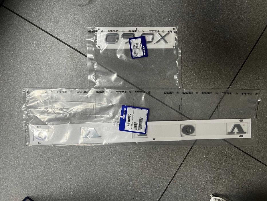 Emblemat VOLVO XC 60 komplet