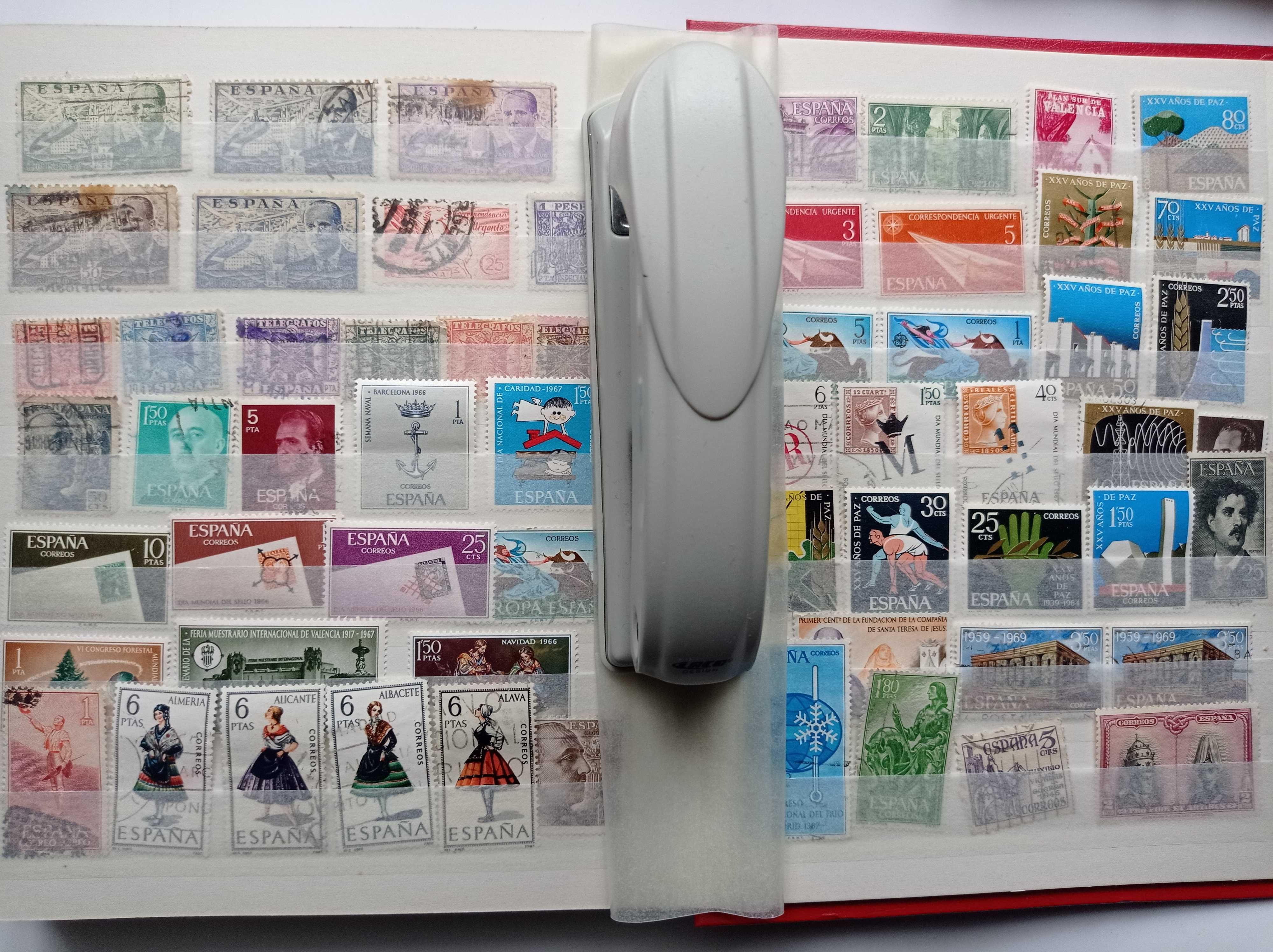 Znaczki pocztowe Hiszpania - Espańa - 865 sztuk + klaser.
