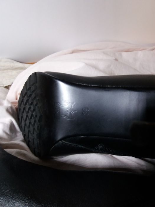 Сапоги 39 р. ботфорты женские зимние черные на змейке на шпильке с ост