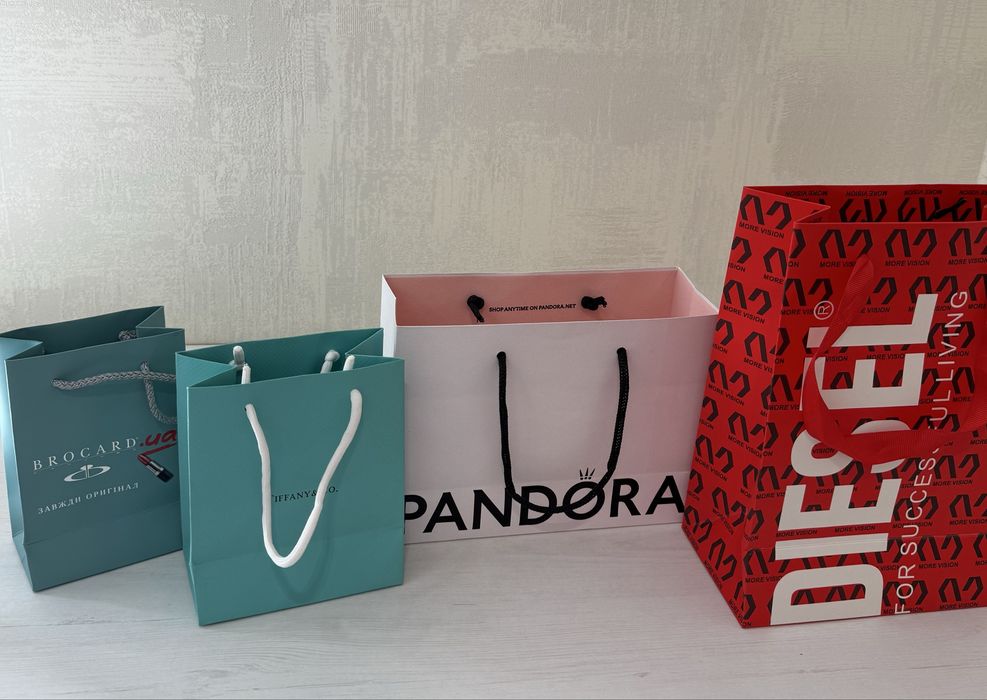 Пакети відомих брендів . Pandora . Disel . Brocard . Tiffany.