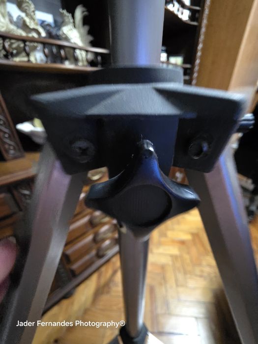 Tripé fotográfico extensível carena usado.