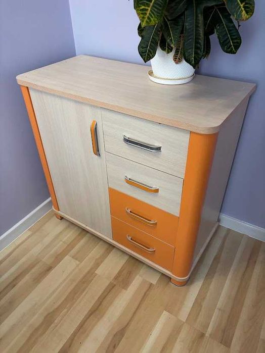 Komoda z szufladami – 90 cm szerokości, 250 zł