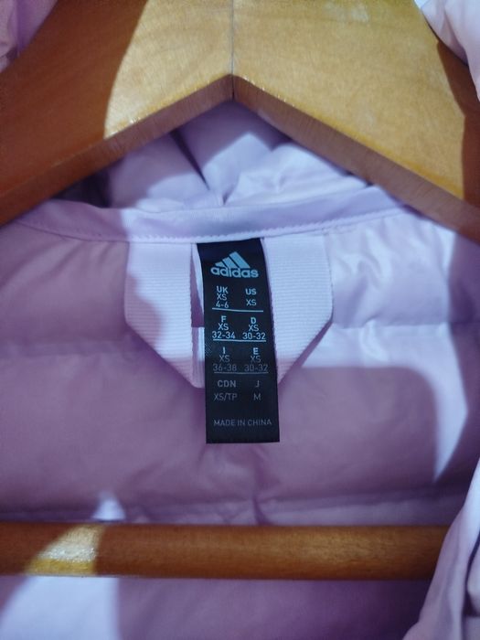 Жіноча пухова куртка Adidas розмір XS