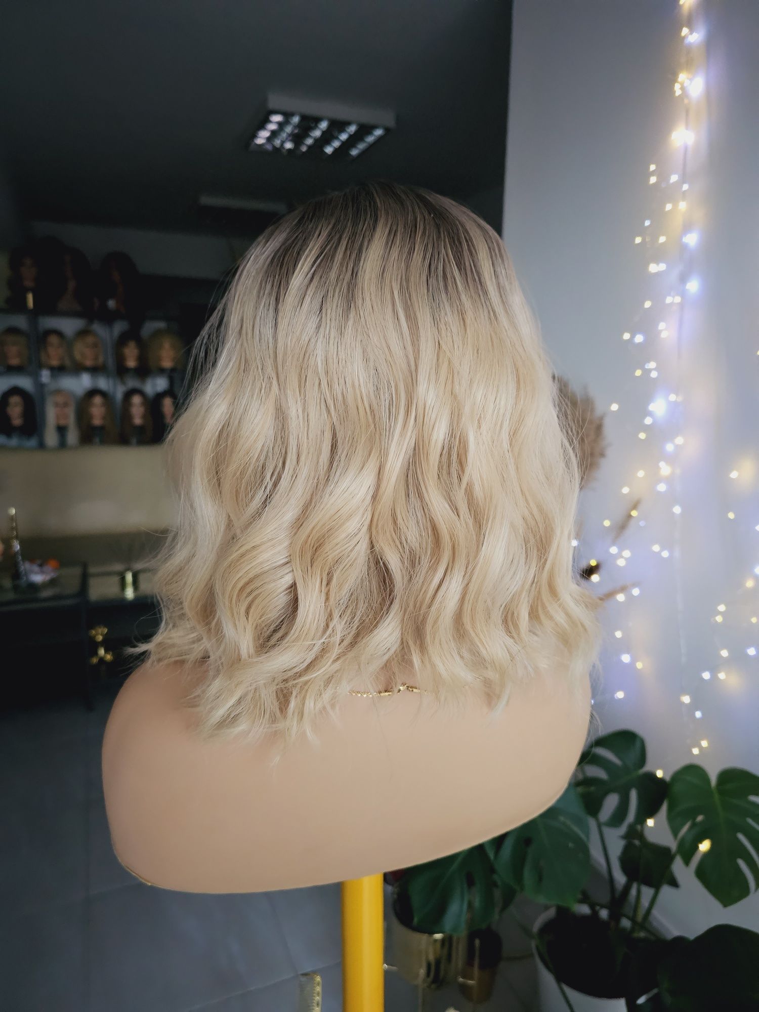 Peruka Samuela II mix blond odrost sombre naturalne fale loki