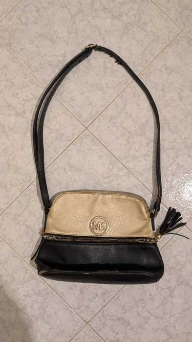 Mala de ombro / com alça / bolsa tiracolo / creme e preta simples