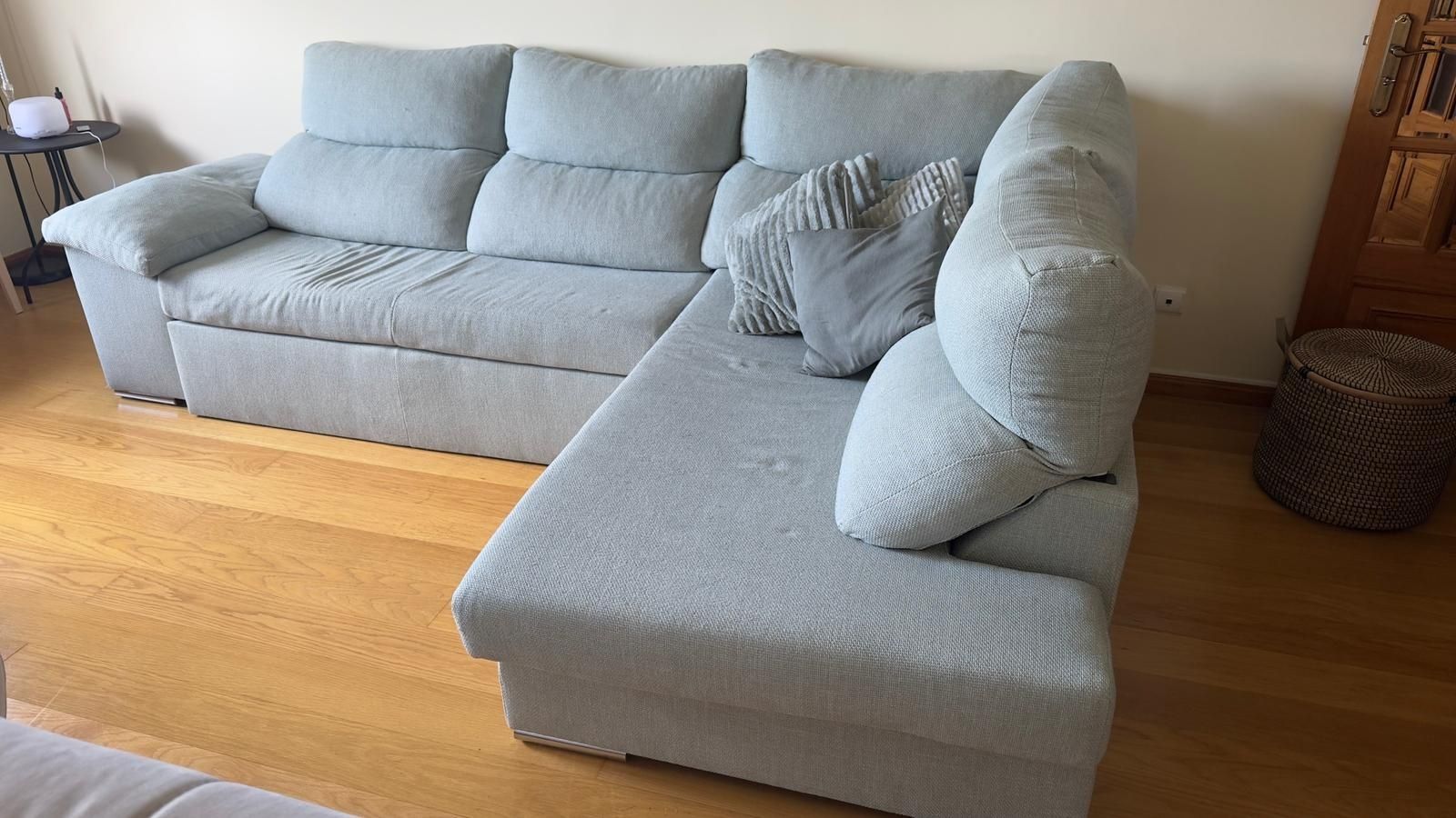 Sofá com chaise lado direto