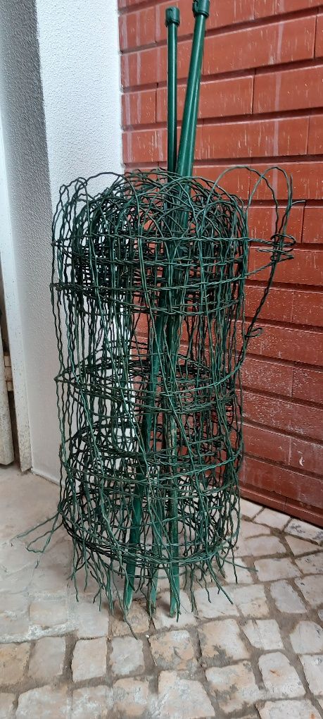 Rede ovelheira , arame farpado , vedação para jardim