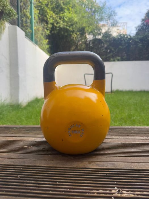 Pesos Kettlebell e Halteres