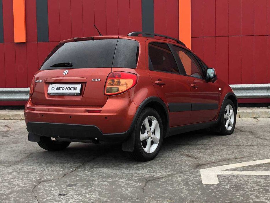В продажі Suzuki SX-4 2007 року випуску.