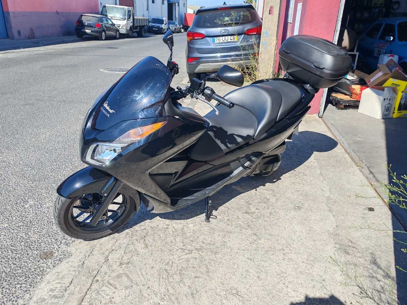 Honda Forza 300 de 2017 em bom estado
