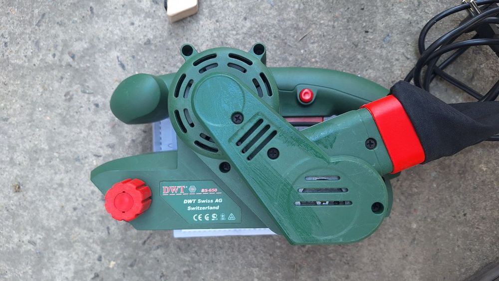 Ленточная шлифовальная машинка DWT BS-650  Б/у