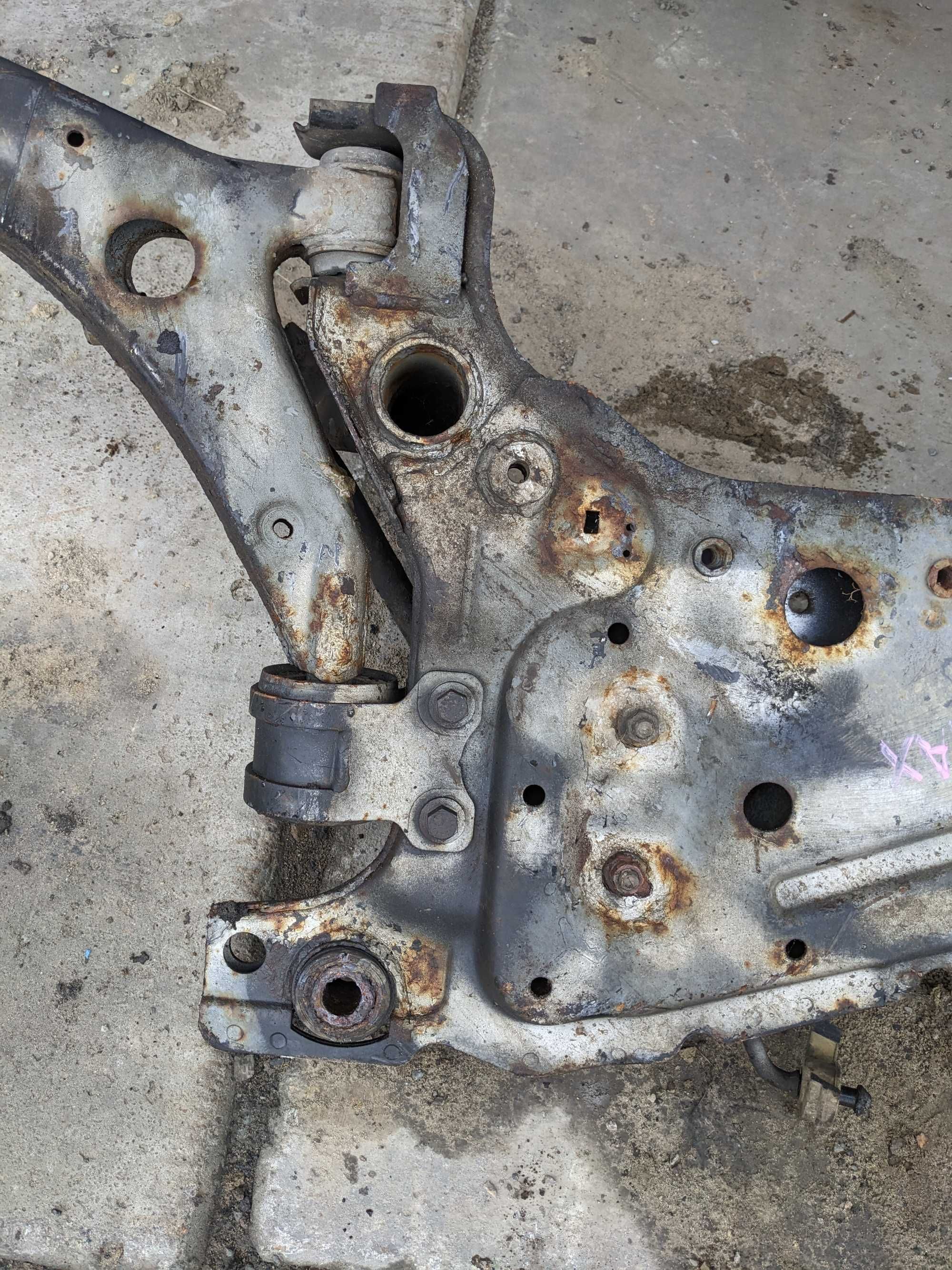 Ford C-Max MK2 1.6 16V Sanki Belka Przód Przednie Trawers Kołyska
