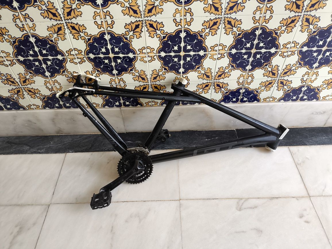 GT karakoram 29 apenas quadro