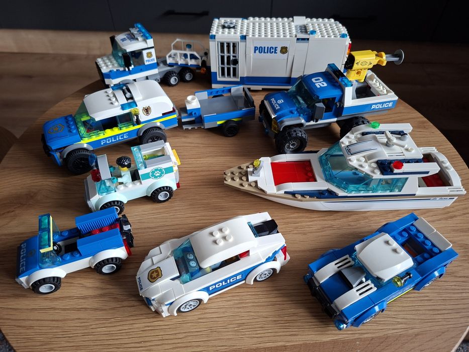 Lego zestaw 30 aut plus łódka i motor