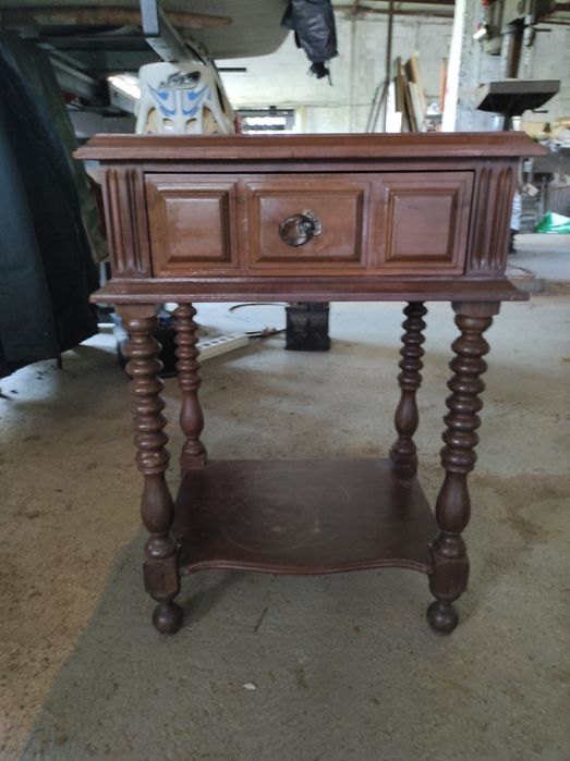 Vendo mesinhas de cabeceira vintage em madeira D. João V