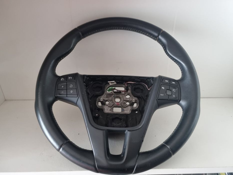 Volante volvo v40 hatchback