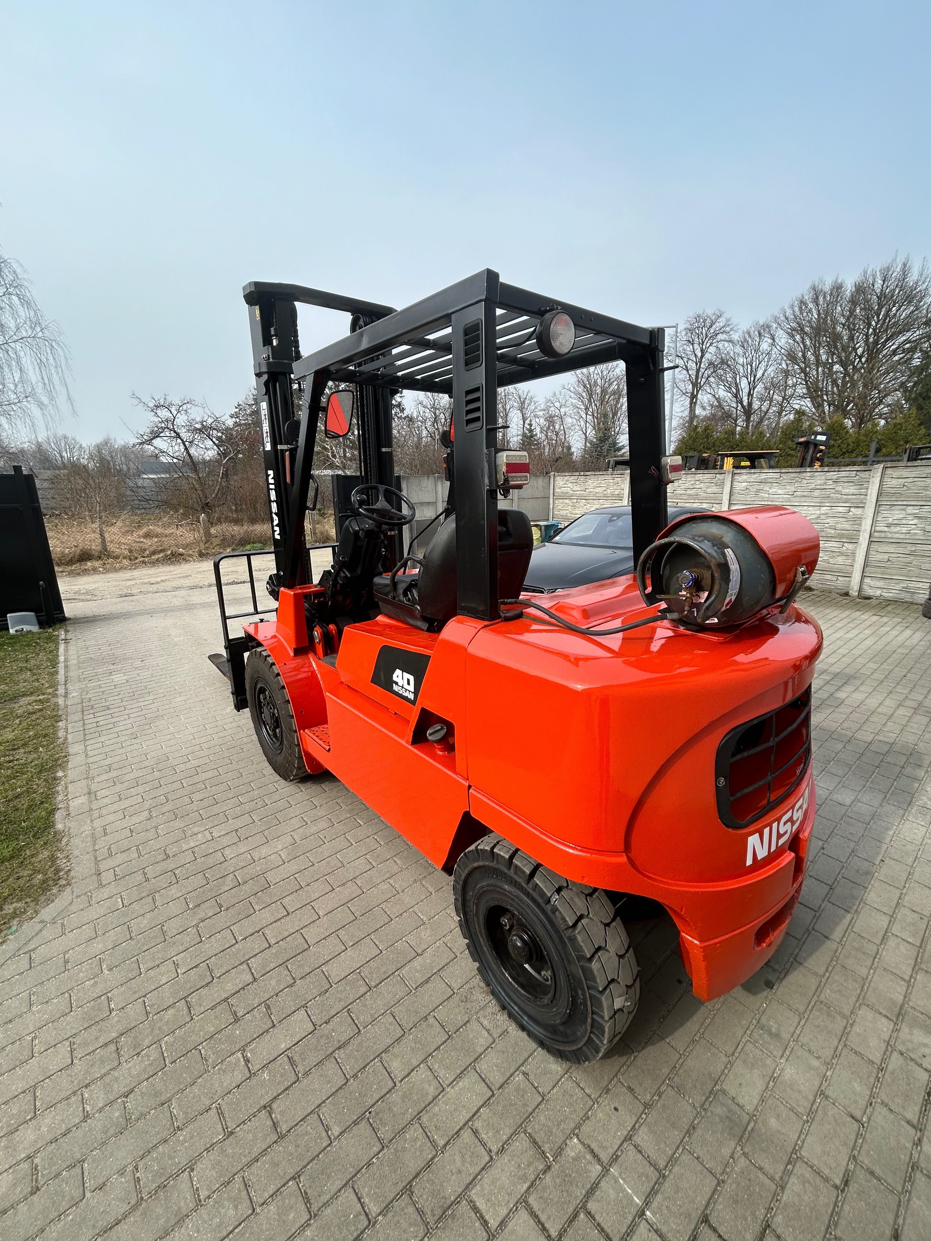 Szprzedam wózek widłowy Nissan 40