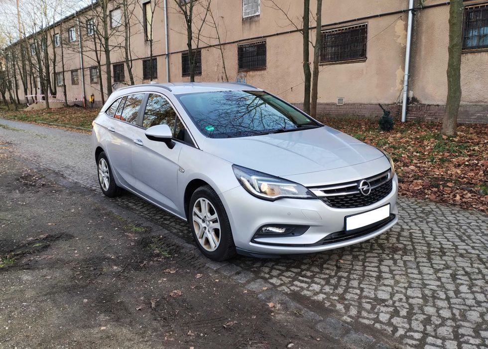 Astra K 1,4 turbo bogate wyposażenie autoryzowany serwis do końca