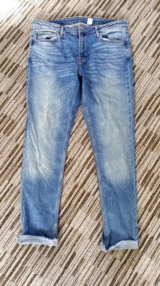 Spodnie jeansowe regular waist denim postrzępione nogawki przecierane