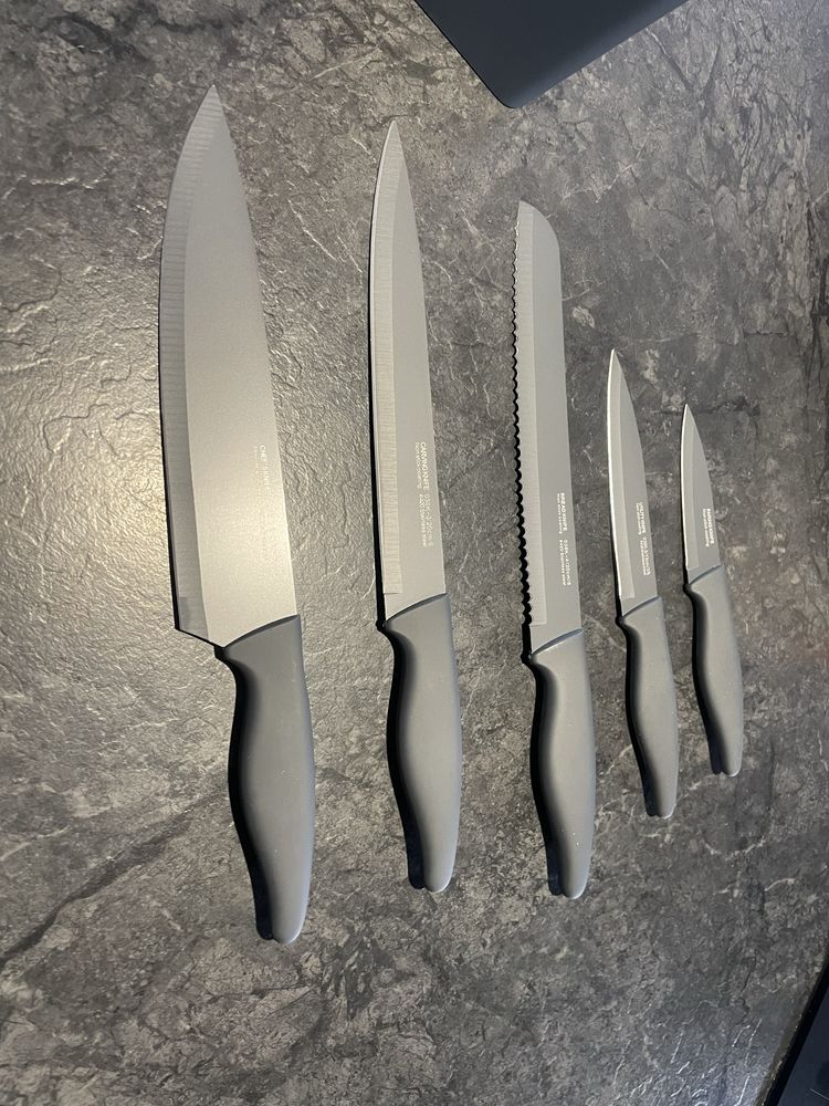 Zestaw stalowych noży kuchennych w bloku MPM SMILE SNS-7