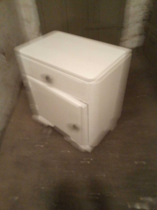 Stolik nocny z czasów PRL-u  biały