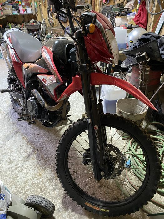 Продам мотоцикл форте 200